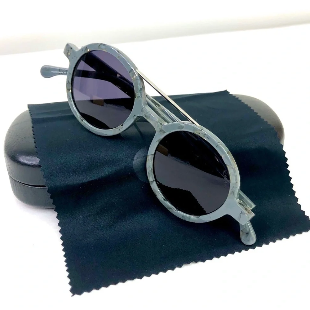 KOMONO Vivien Concrete Sunglasses NEW Grey Gray Round